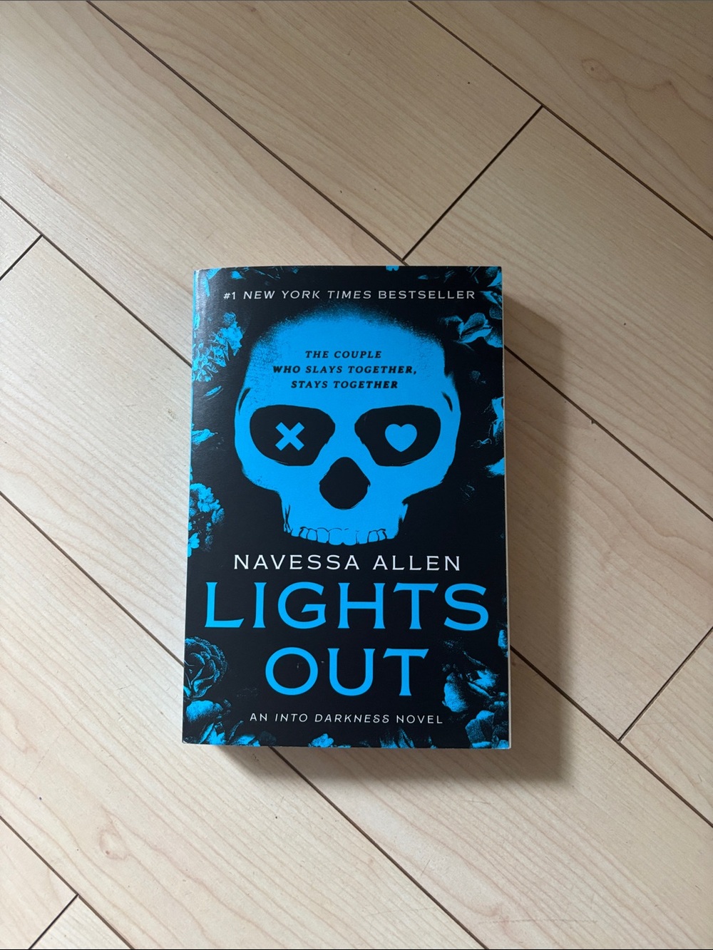 Lights Out by Navessa Allen - Black & Blue cover